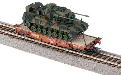 Flat car with Gepard 1A2<br /><a href='images/pictures/Roco/789.jpg' target='_blank'>Full size image</a>